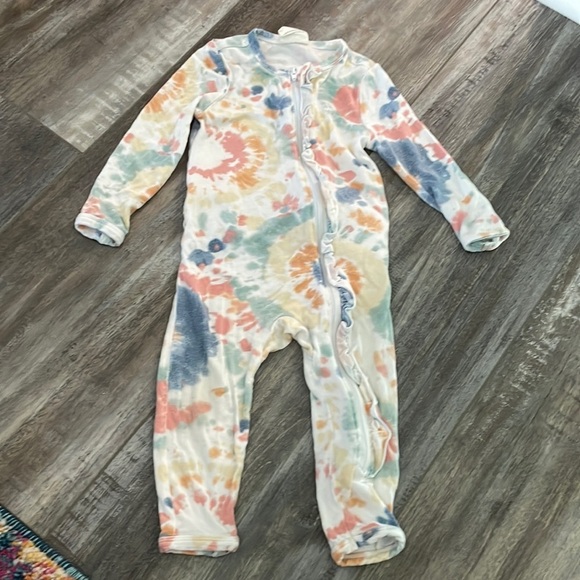 Angel Dear x Spearmint Love 6-12 month zippered tie dye romper & rainbow pajama - Picture 2 of 12